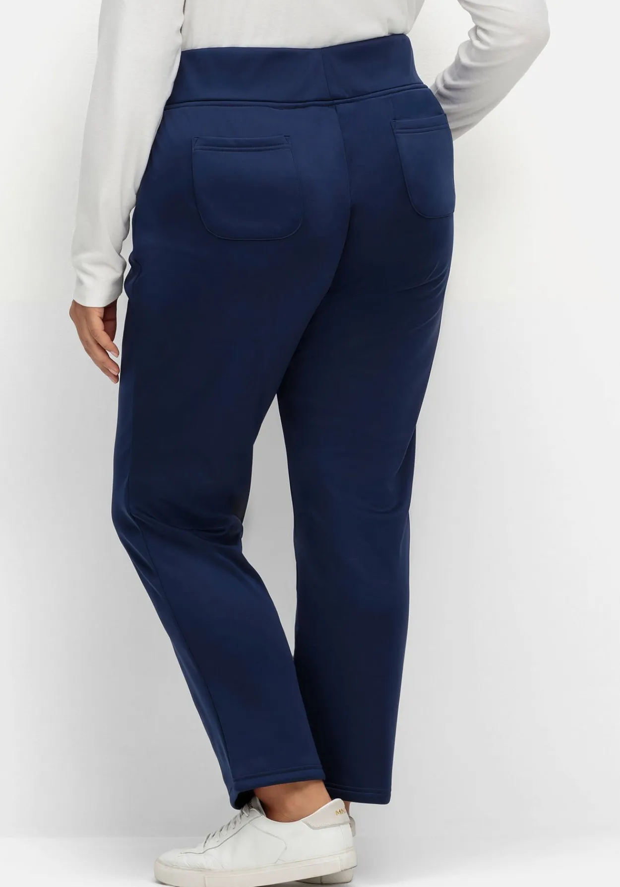 Leicht glänzende Schlupfhose mit Fleece-Innenseite<sheego Fashion
