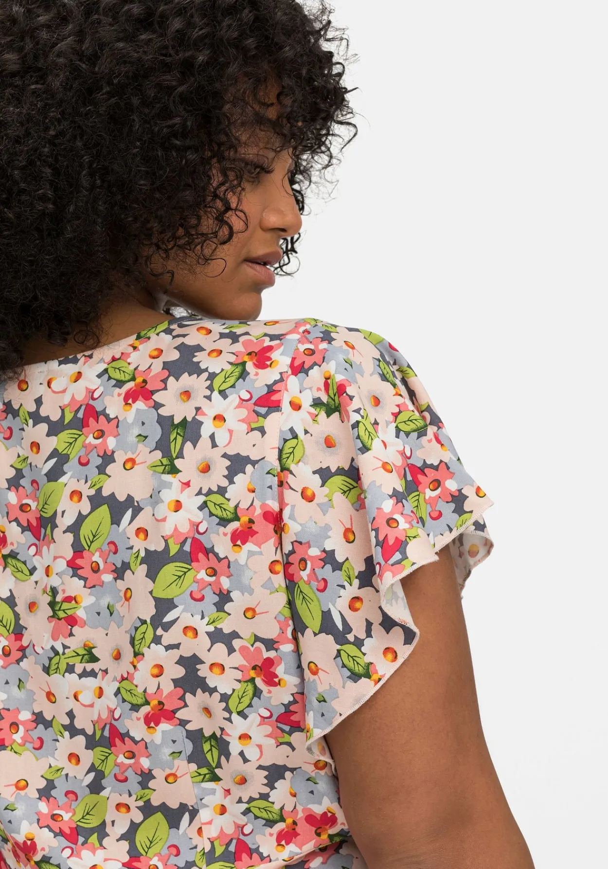 Leicht taillierte Bluse mit kurzen Volantärmeln<sheego by Joe Browns Online