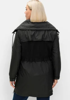 Leichte Outdoorjacke mit dekorativer Passe<sheego Hot