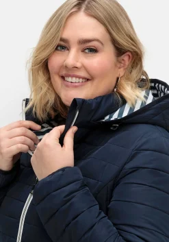 Leichte Steppjacke mit abnehmbarer Kapuze<sheego Sale