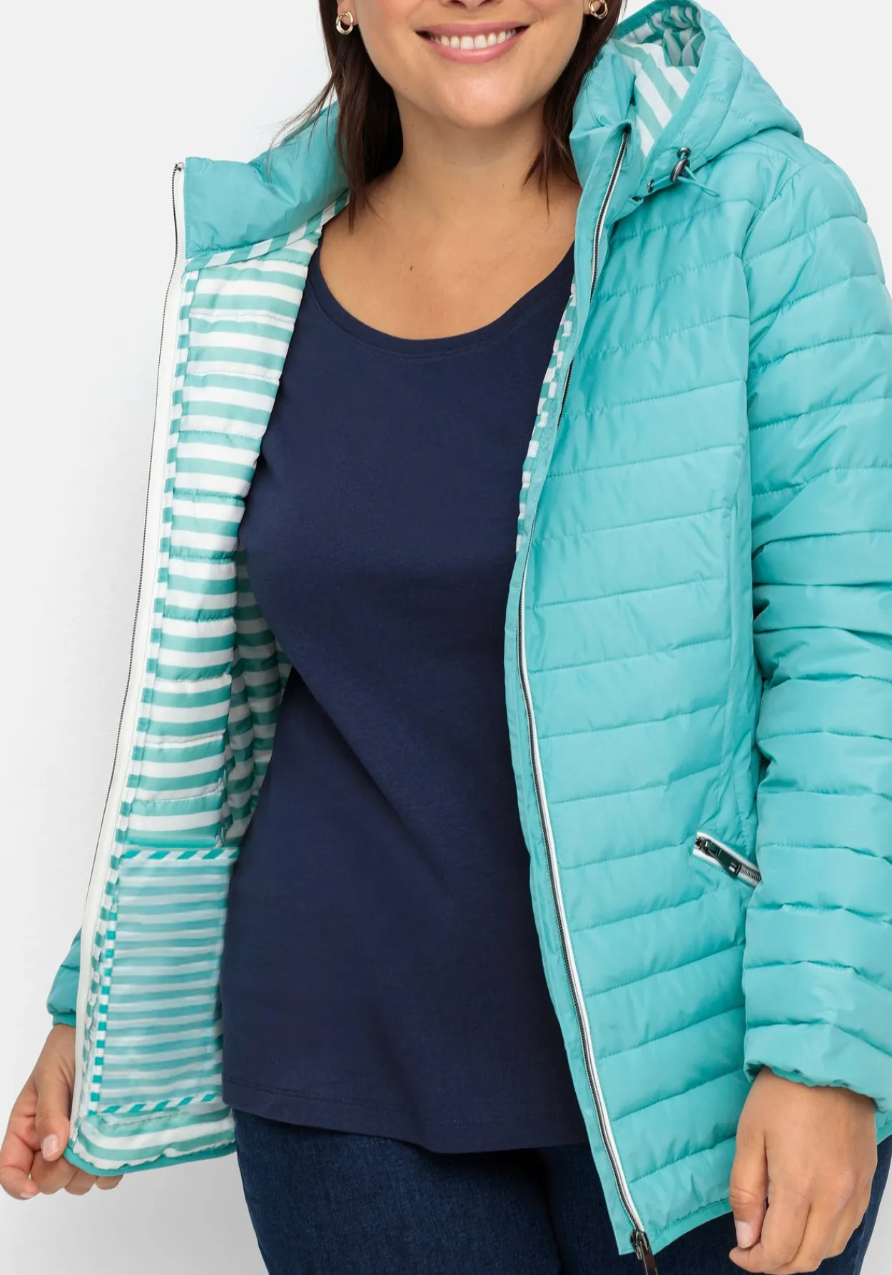 Leichte Steppjacke mit abnehmbarer Kapuze<sheego Discount