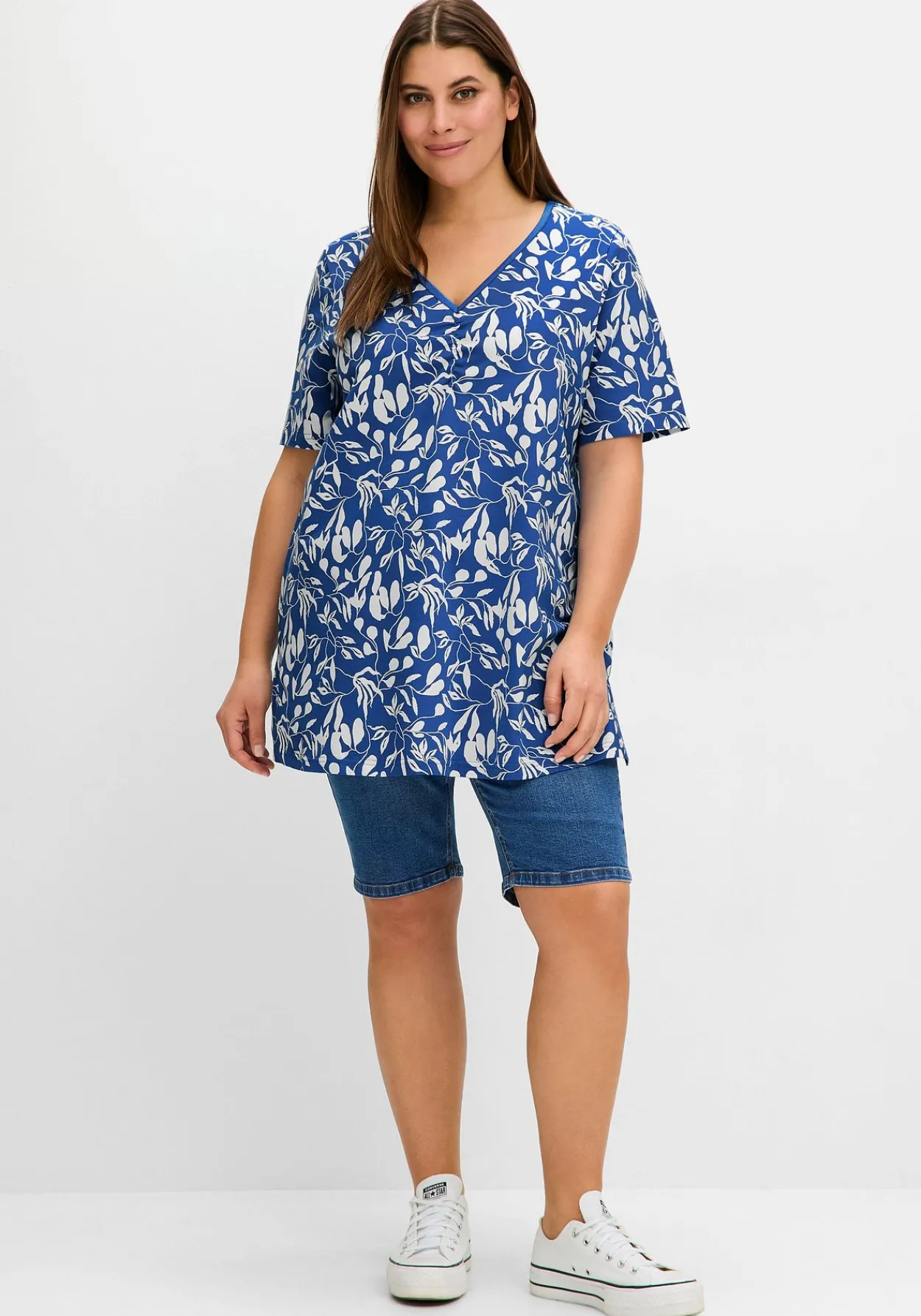 Longshirt mit Blumendruck, in leichter A-Linie<sheego Outlet
