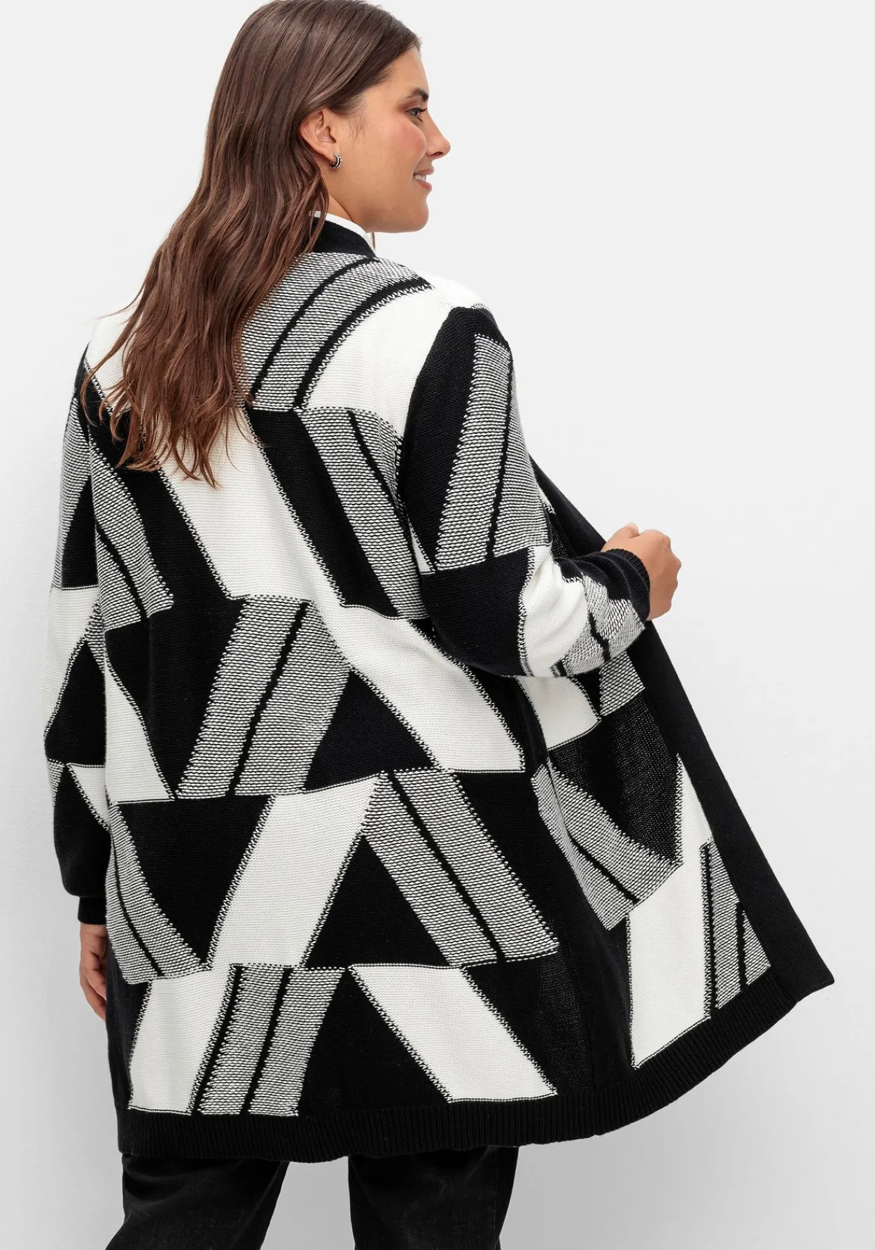 Longstrickjacke mit grafischem Jacquardmuster<sheego Online