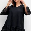 Longtunika mit Lochmusterdetails und Volantspitze<sheego Discount
