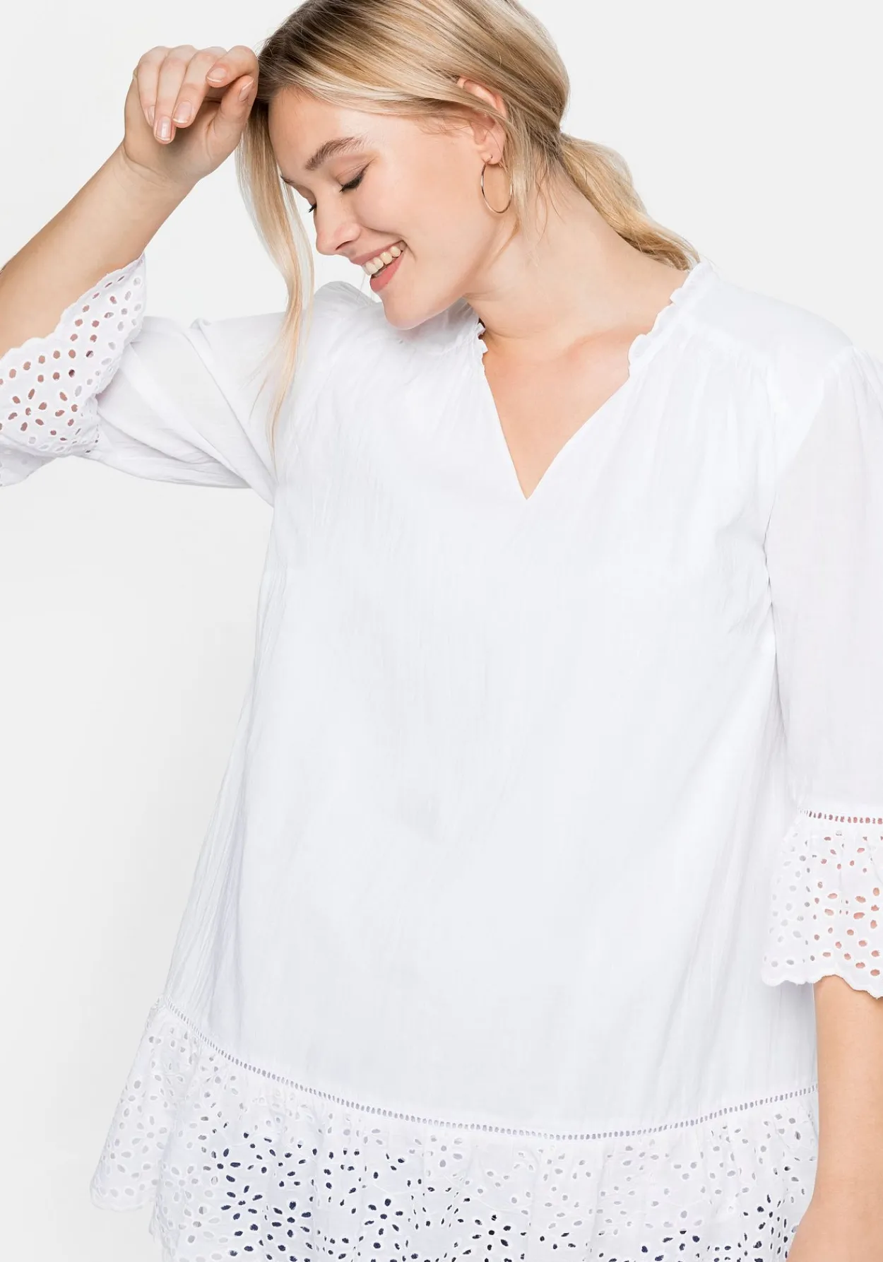 Longtunika mit Lochmusterdetails und Volantspitze<sheego Clearance