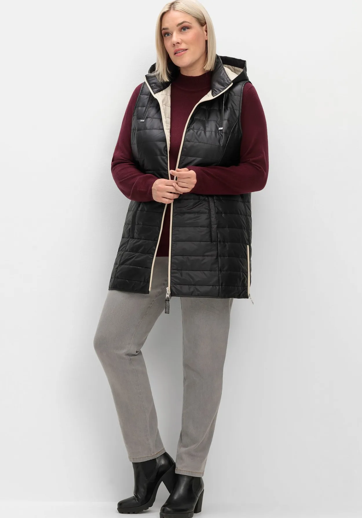 Longweste mit Kapuze und Kontrastdetails<sheego Clearance