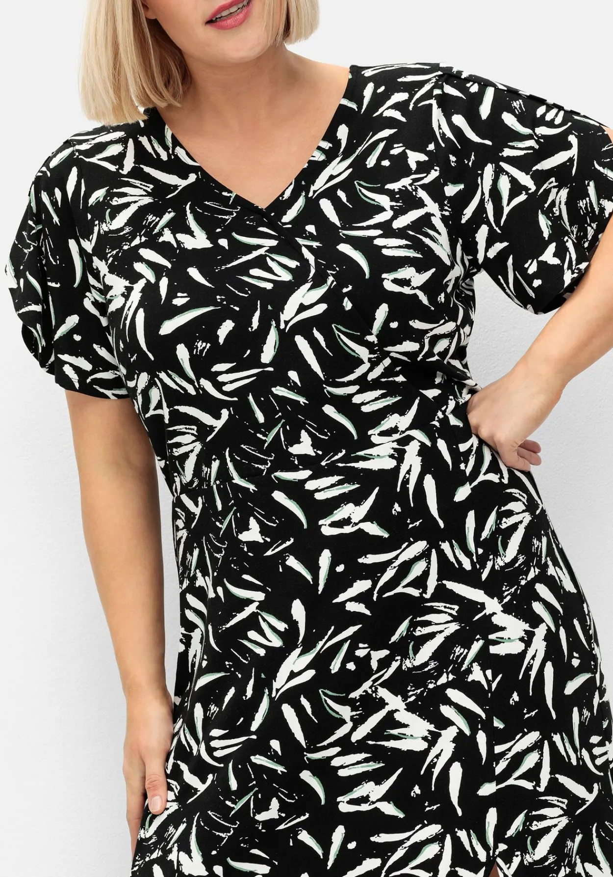 Maxikleid in Wickeloptik, mit hohem Schlitz<sheego Fashion