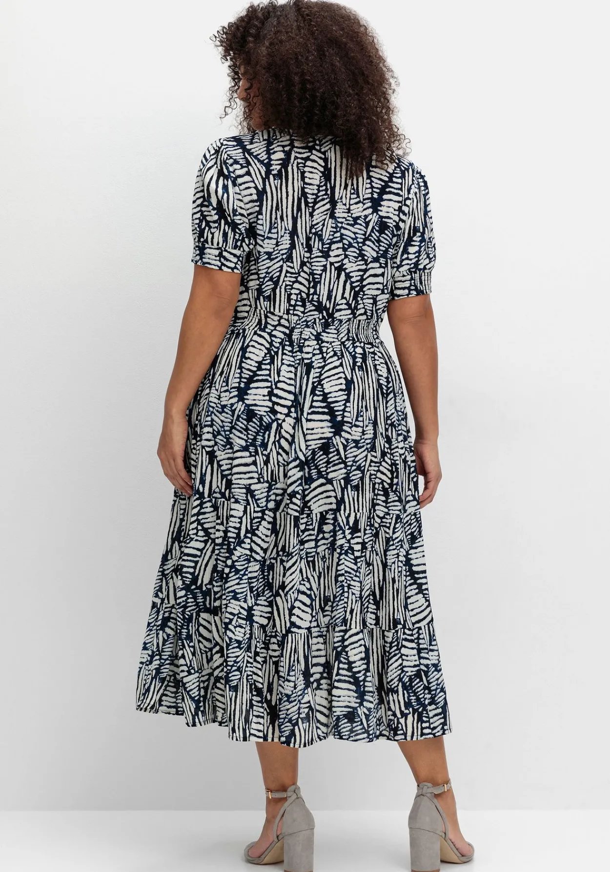 Maxikleid mit Grafikprint und Volantsaum<sheego by Joe Browns Online