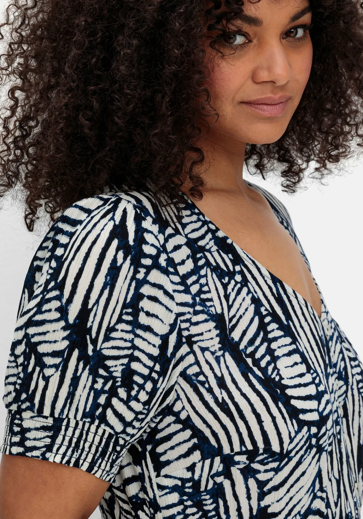 Maxikleid mit Grafikprint und Volantsaum<sheego by Joe Browns Online