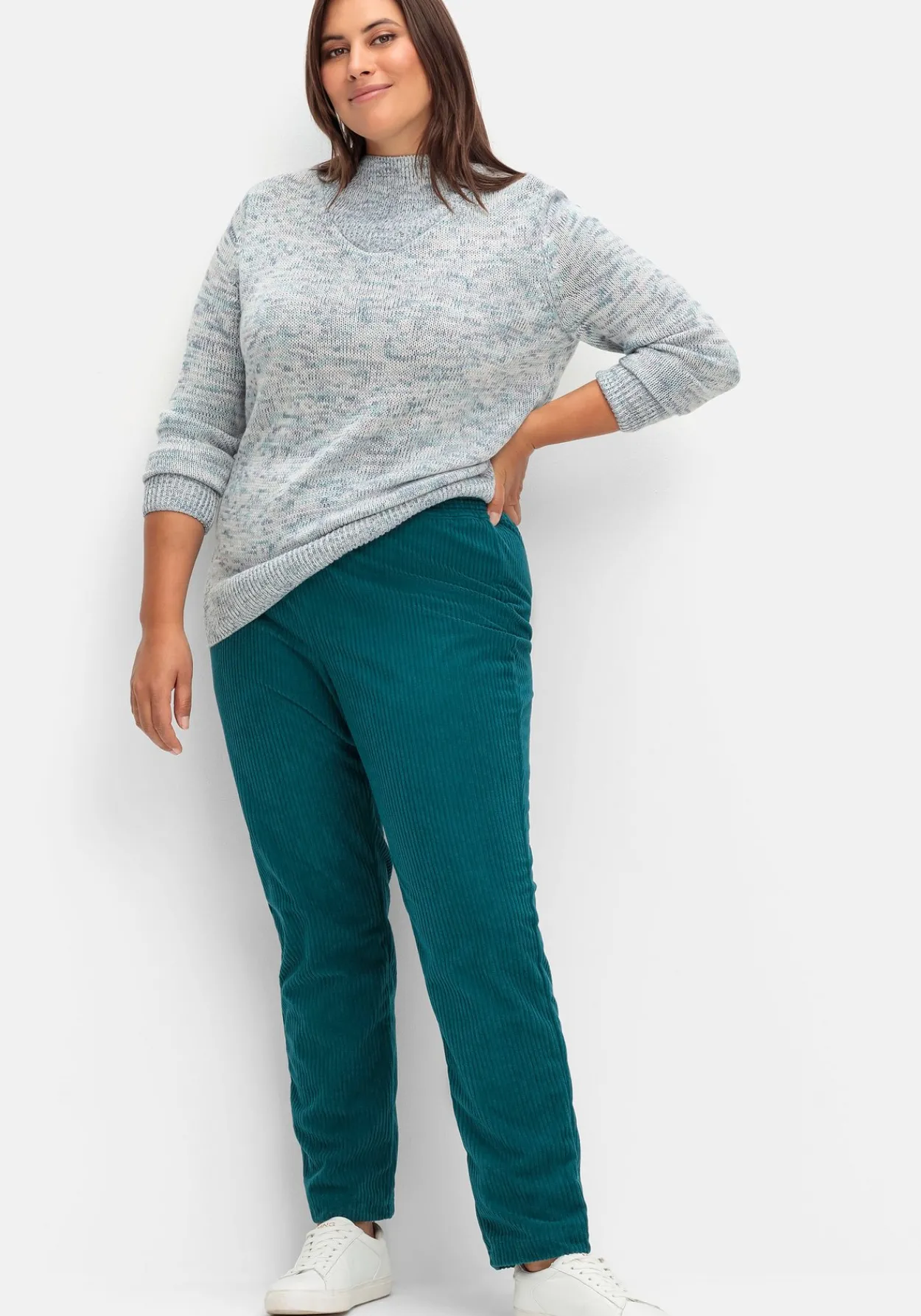Melierter Strickpullover mit V-Einsatz<sheego Hot
