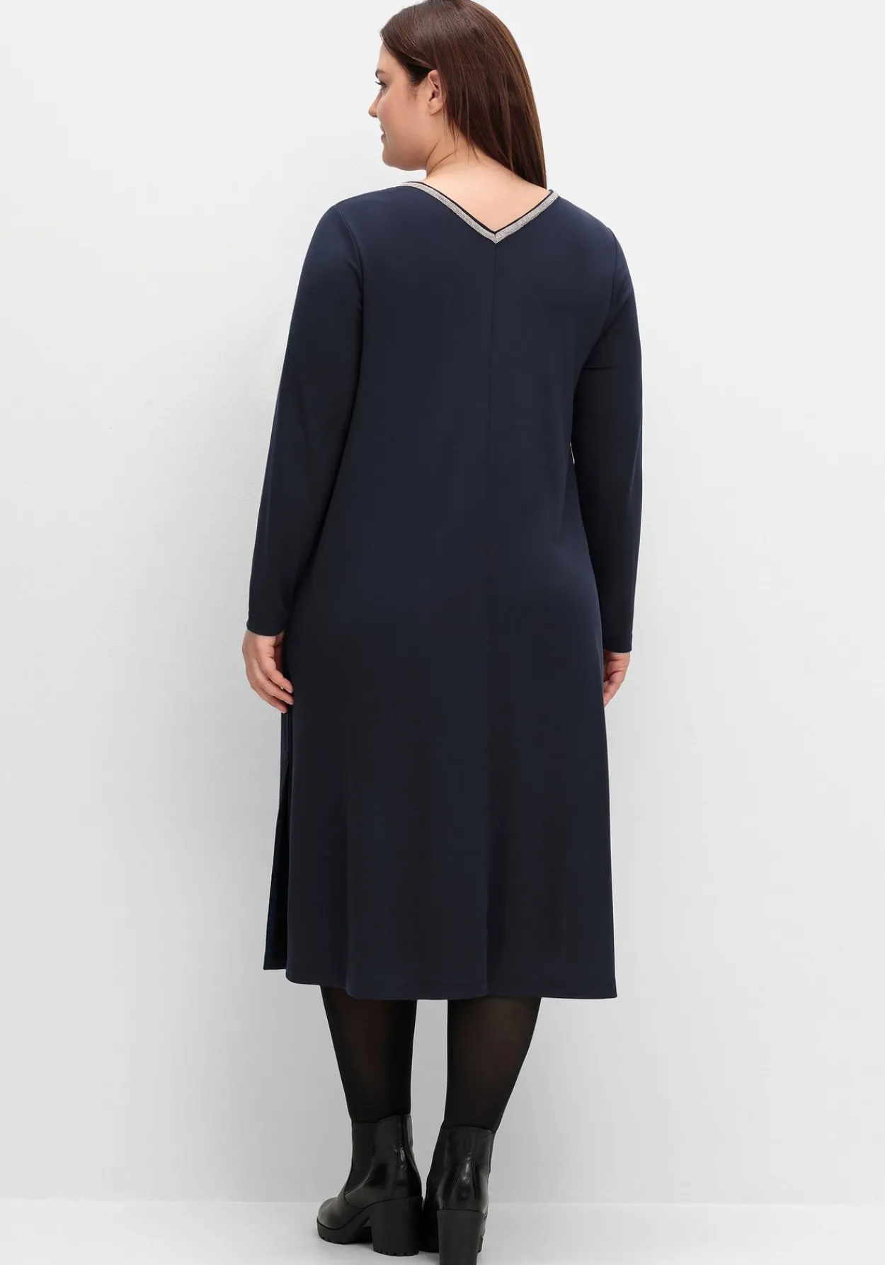 Midikleid in A-Linie, mit Perlendeko am Ausschnitt<sheego Outlet