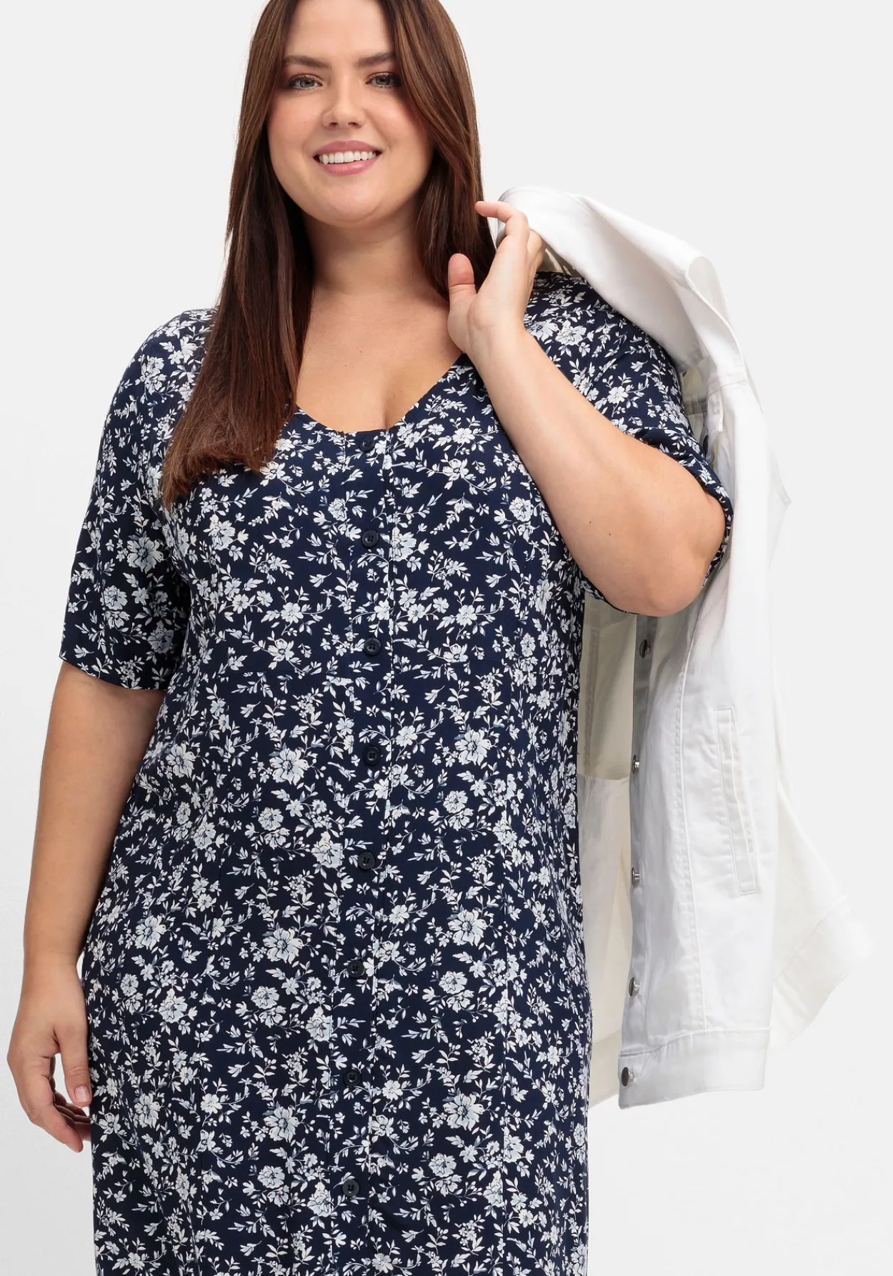 Midikleid mit Blümchenmuster und Knopfleiste<sheego Discount