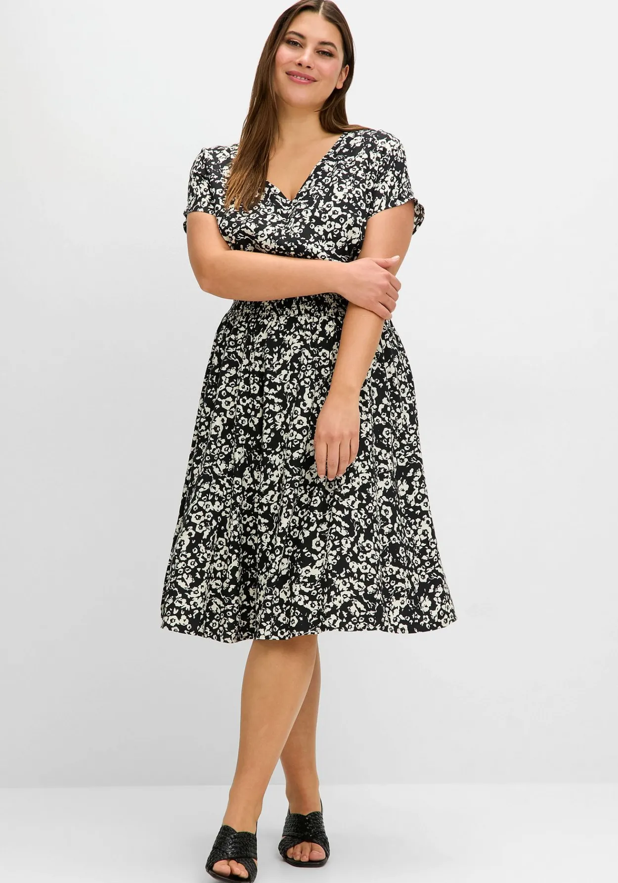 Midikleid mit Smokbund und weitem Rock<sheego Outlet