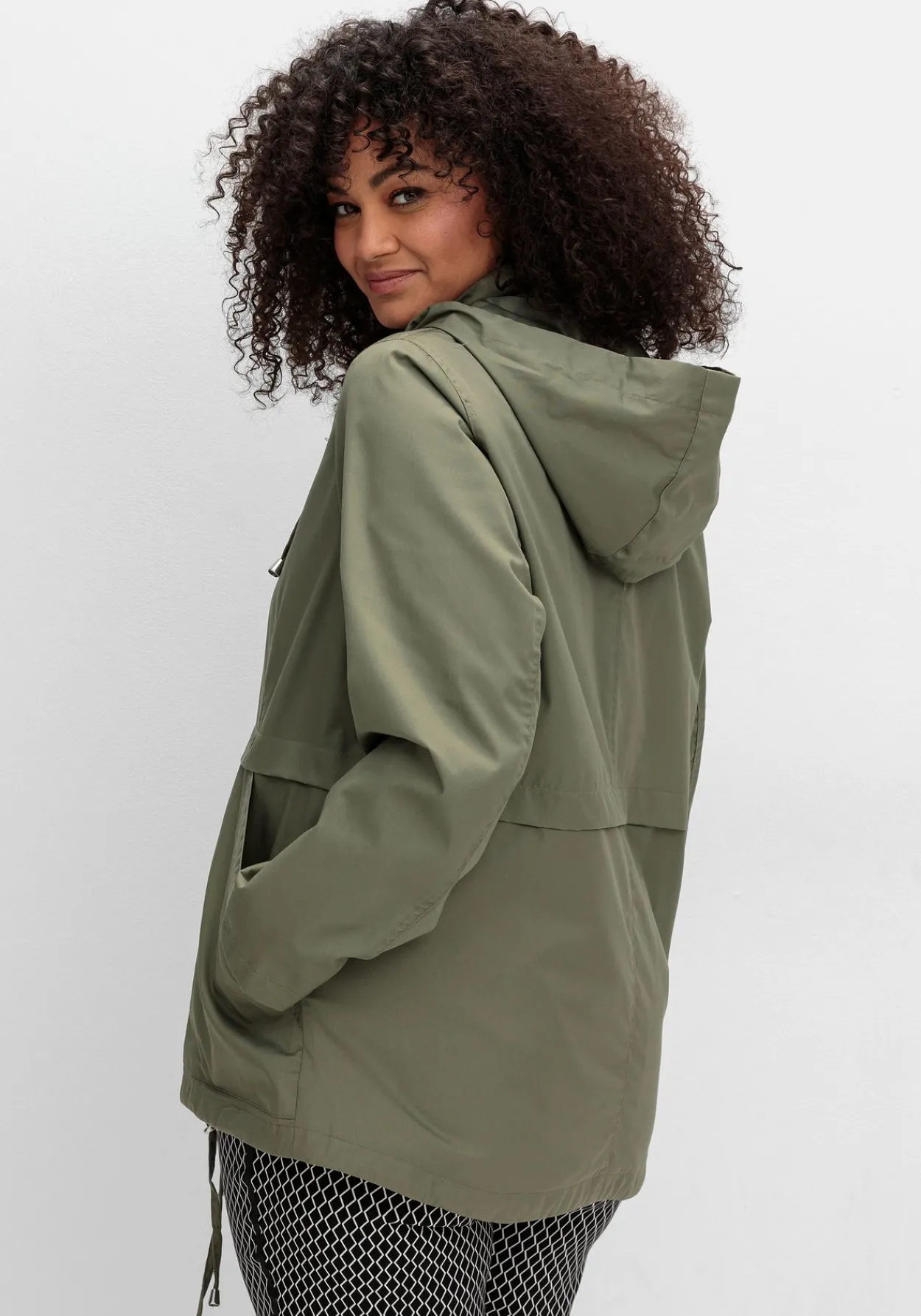 Outdoorjacke mit Kapuze und Stehkragen<sheego Discount