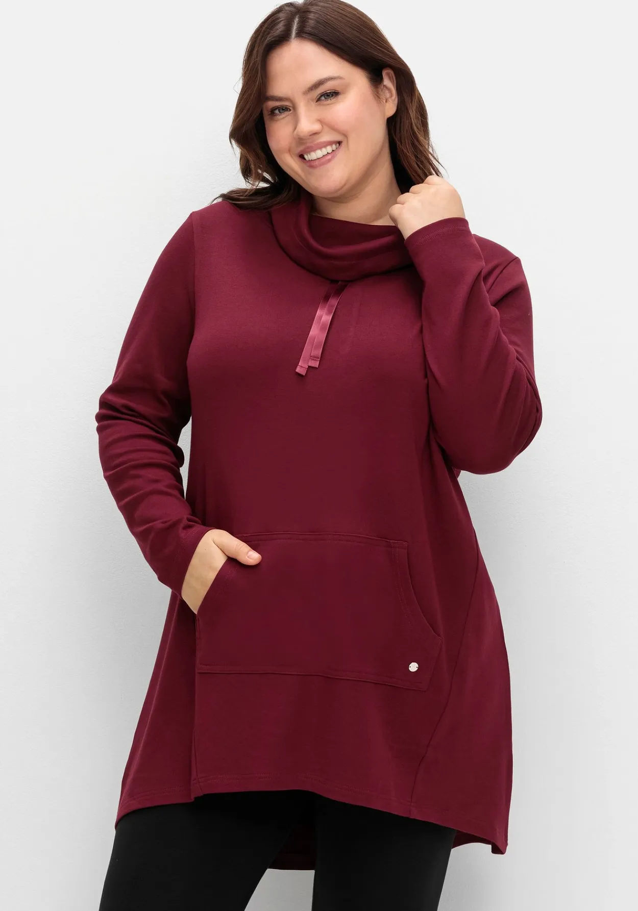 Oversize-Longshirt mit weitem Kragen und Tunnelzug<sheego Outlet