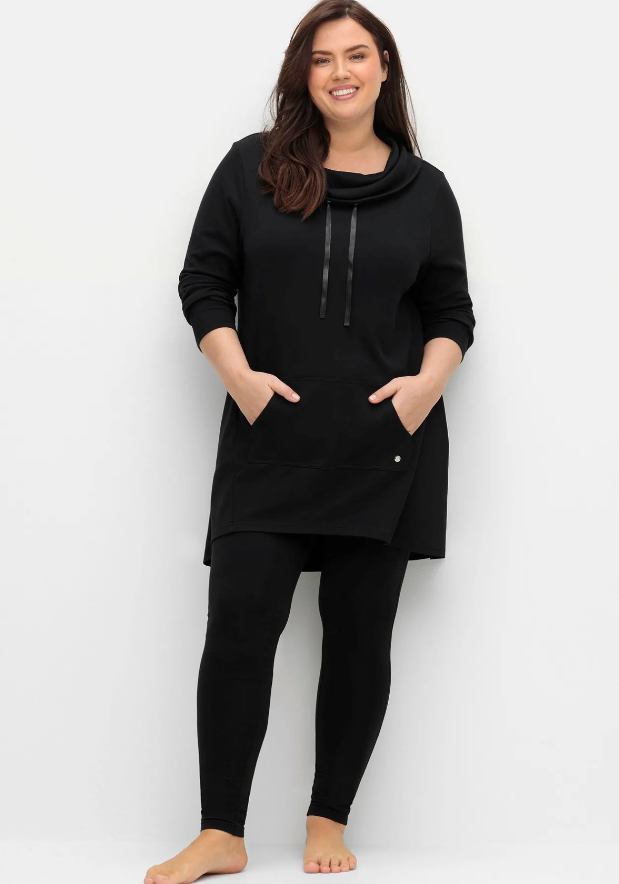 Oversize-Longshirt mit weitem Kragen und Tunnelzug<sheego Hot