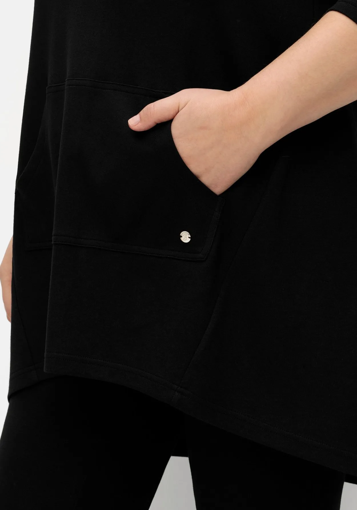 Oversize-Longshirt mit weitem Kragen und Tunnelzug<sheego Hot