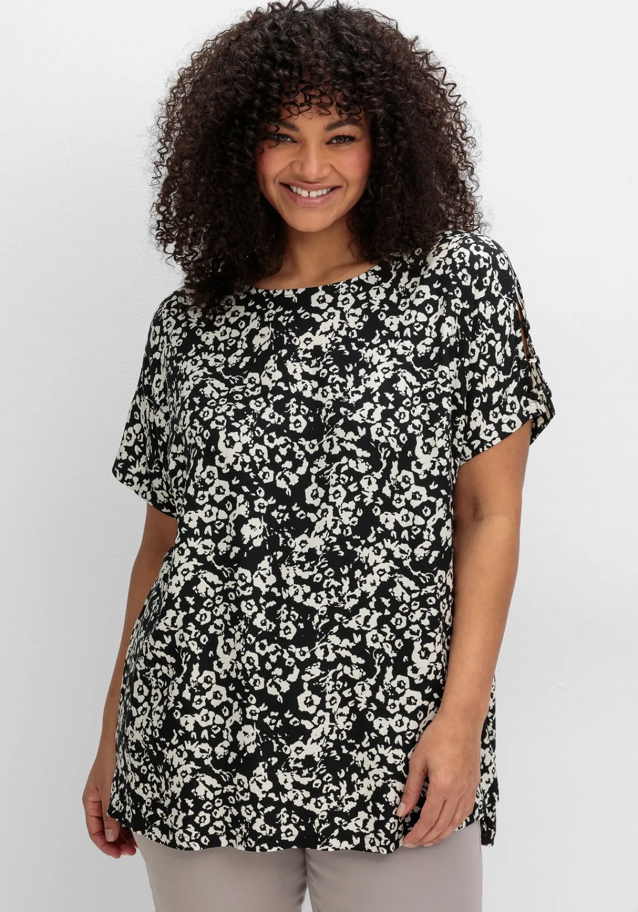 Oversize-Tunika mit Cut-outs an den Ärmeln<sheego New