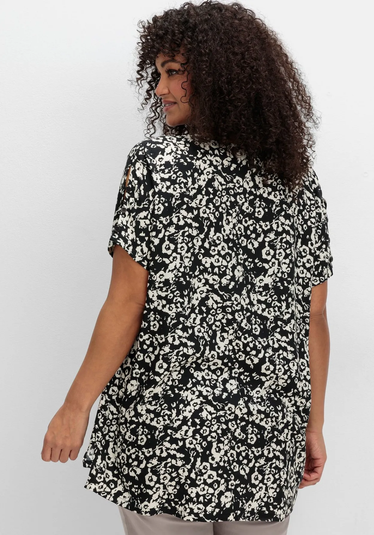 Oversize-Tunika mit Cut-outs an den Ärmeln<sheego New