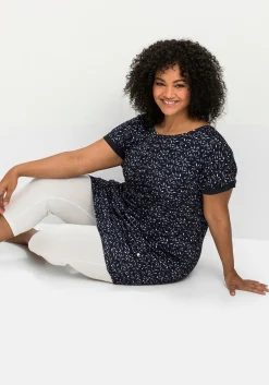 Relax-Shirtkleid mit Alloverdruck und breitem Saum<sheego Online