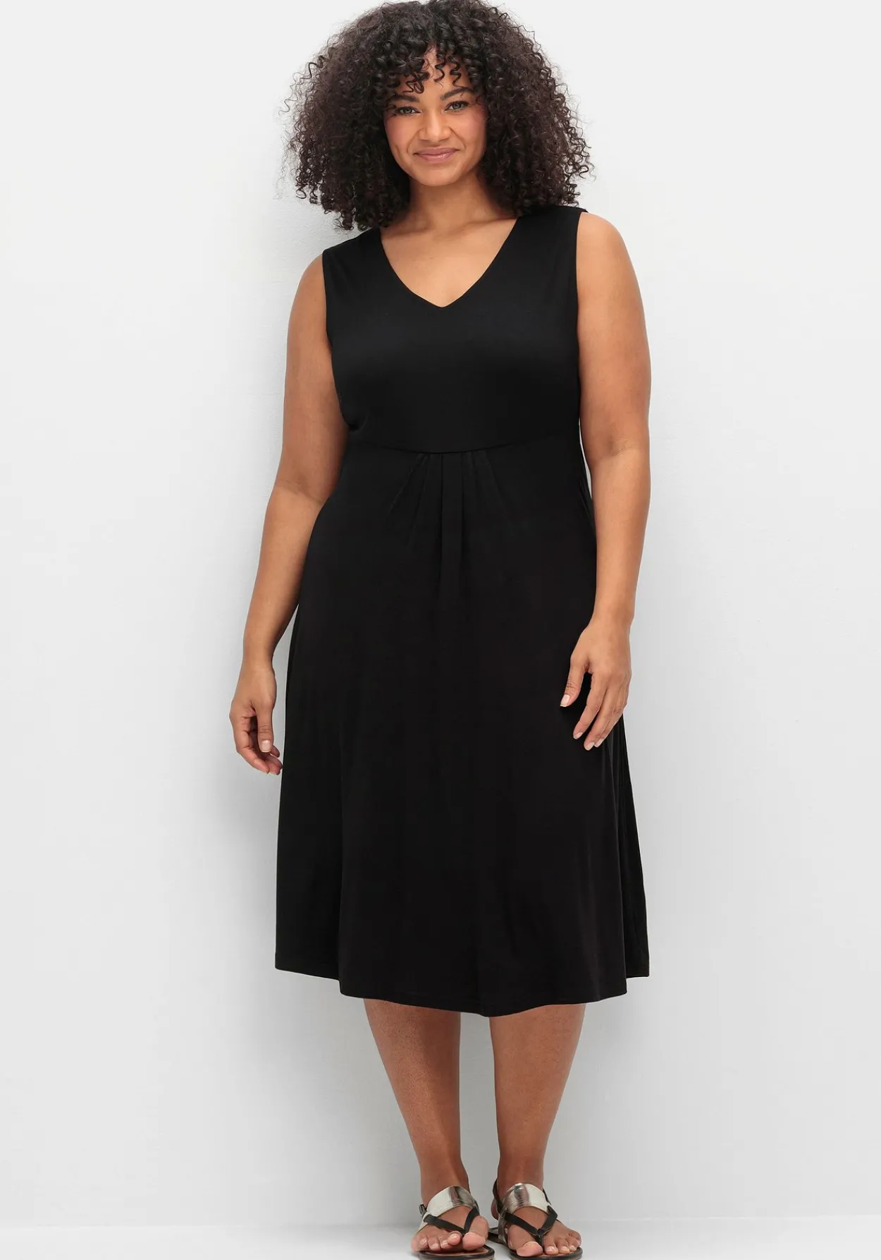 Ärmelloses Jerseykleid mit Raffung vorn<sheego Hot