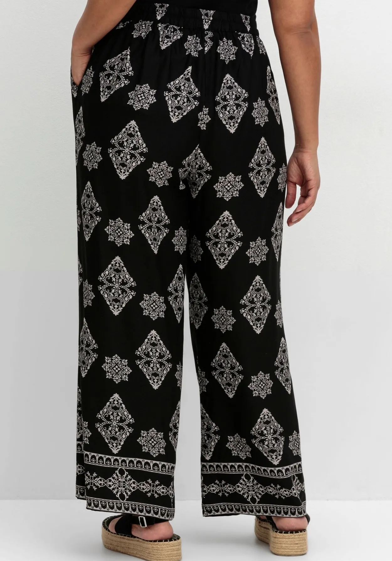 Schlupfhose mit Allover- und Bordürendruck<sheego by Joe Browns Sale
