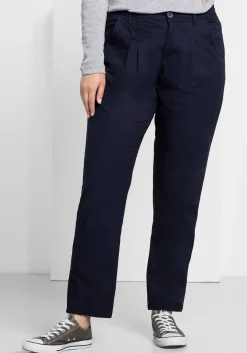 Schmal zulaufende Chinohose mit Bundfalten<sheego Discount