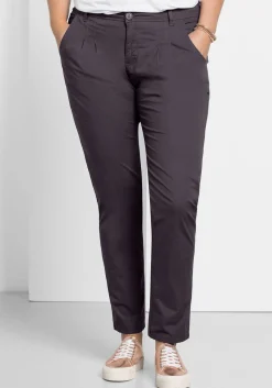 Schmal zulaufende Chinohose mit Bundfalten<sheego Online