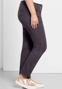 Schmal zulaufende Chinohose mit Bundfalten<sheego Online