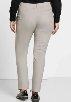 Schmal zulaufende Chinohose mit Bundfalten<sheego Sale