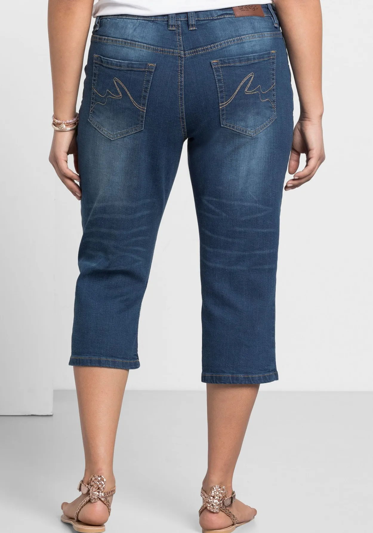 Schmale Caprijeans mit Used-Effekten<sheego Clearance