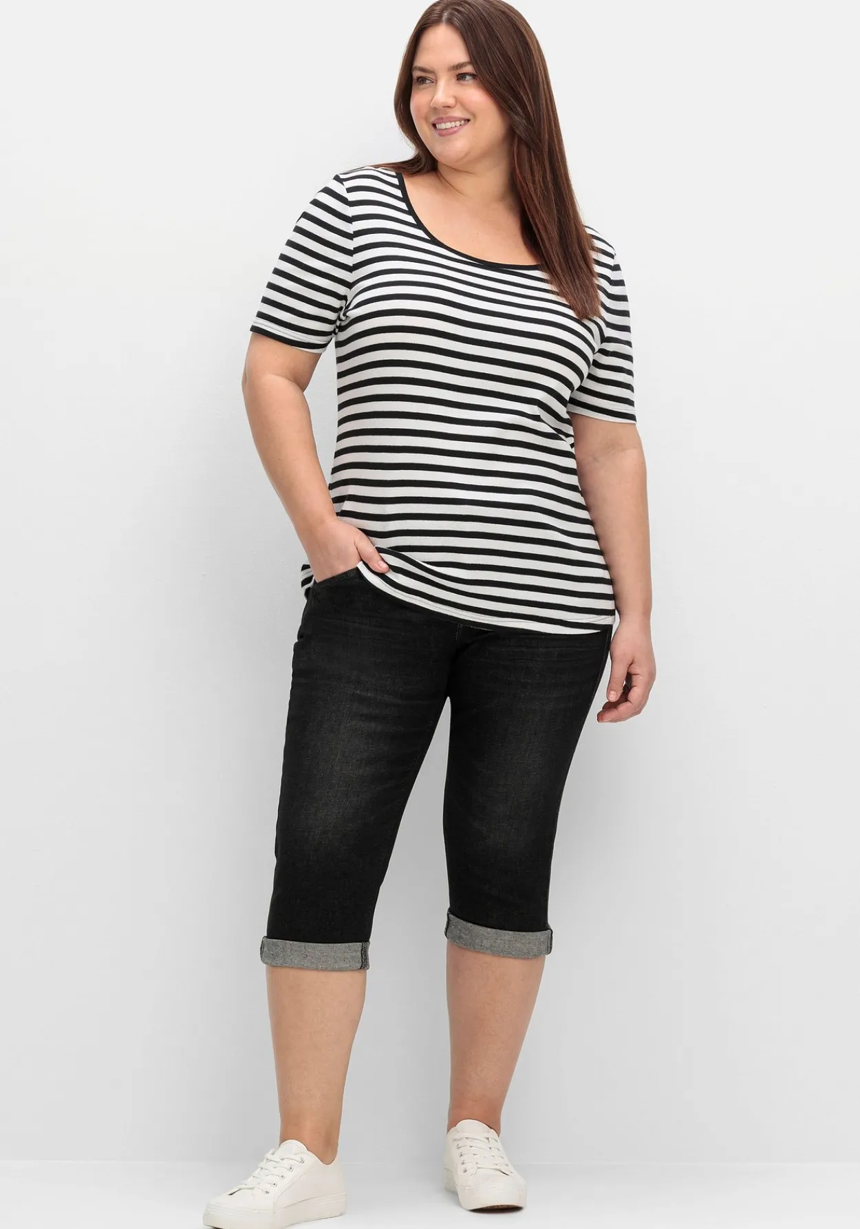 Schmale Caprijeans mit Used-Effekten<sheego Best