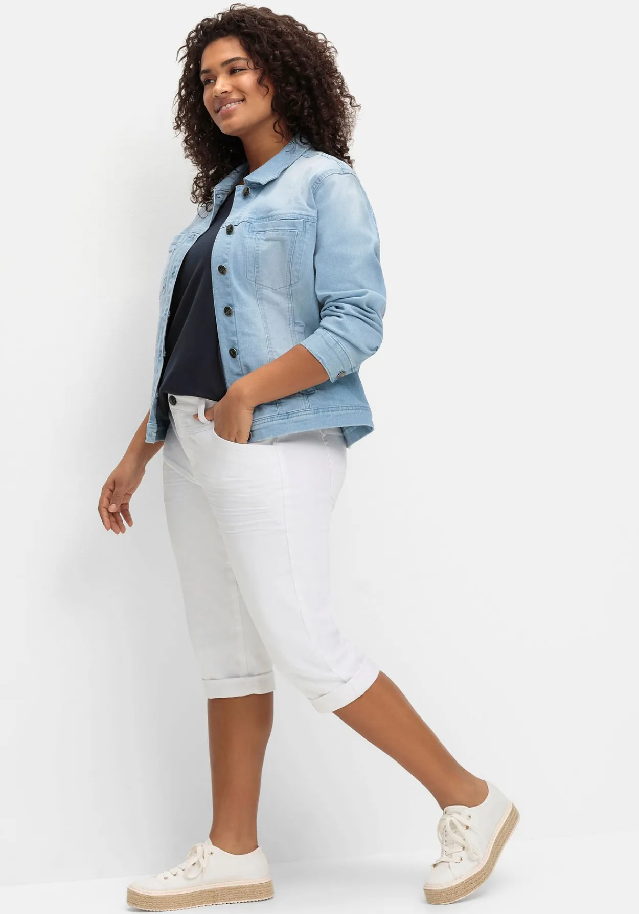 Schmale Caprijeans mit Used-Effekten<sheego Hot