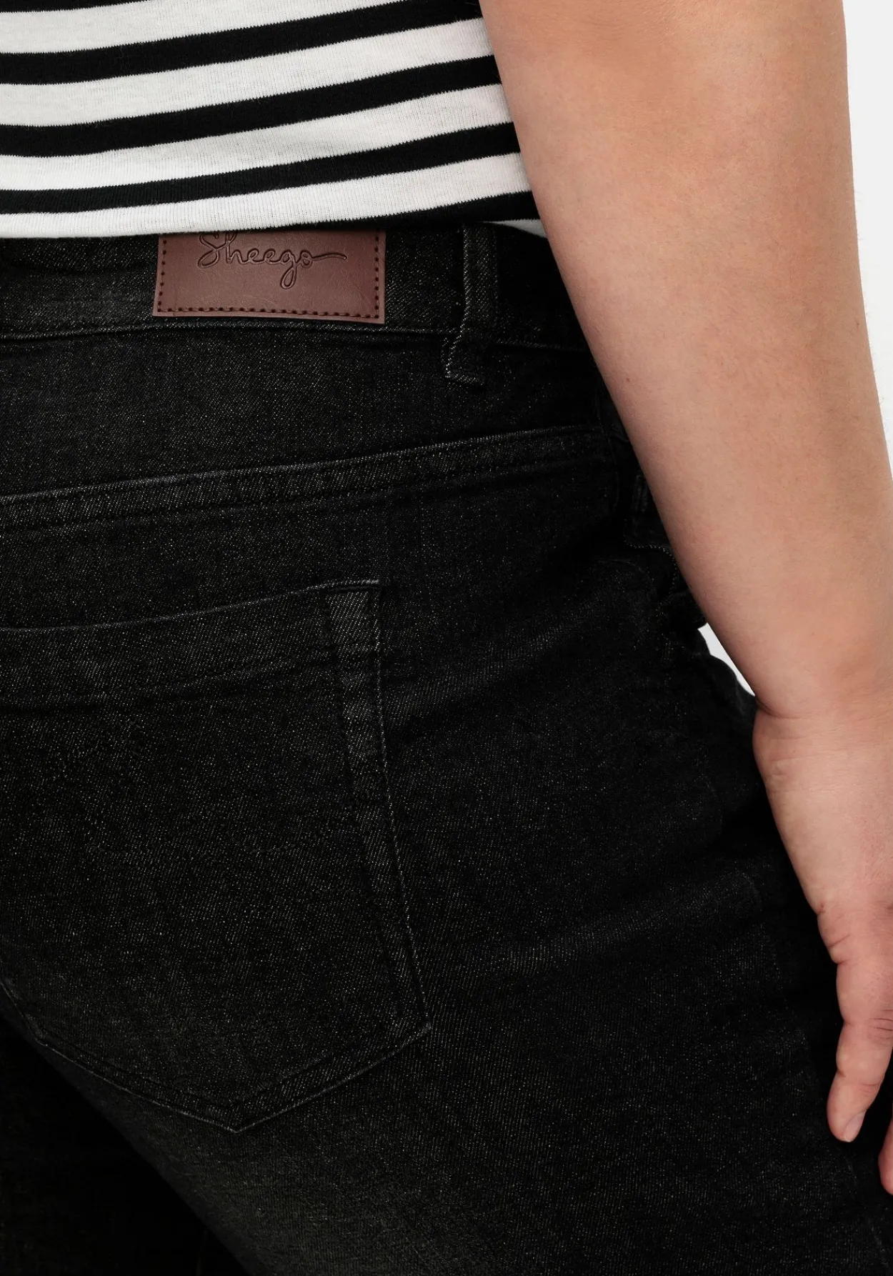 Schmale Caprijeans mit Used-Effekten<sheego Best