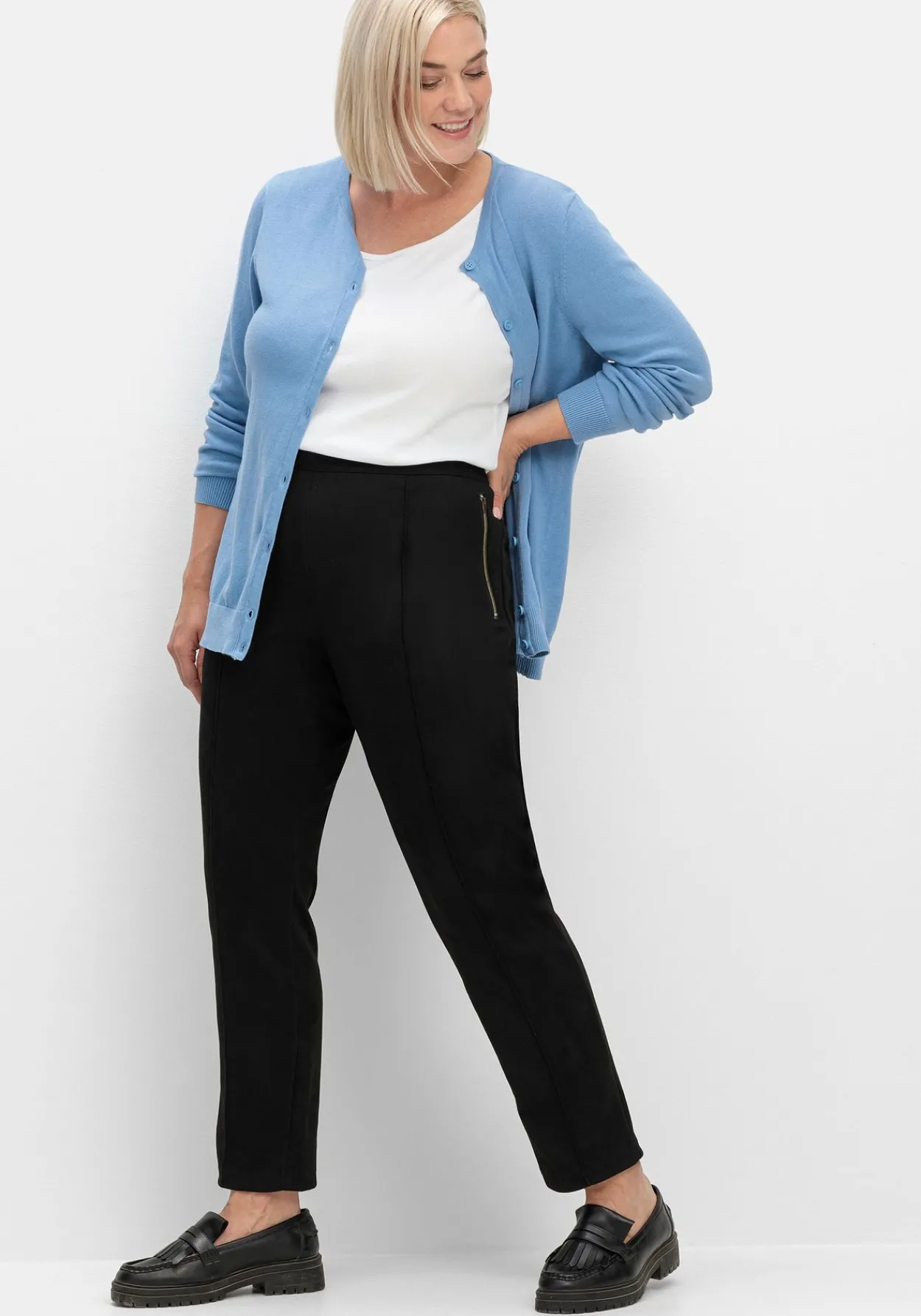 Schmale Hose in Velourslederoptik, mit Stretchbund<sheego Online