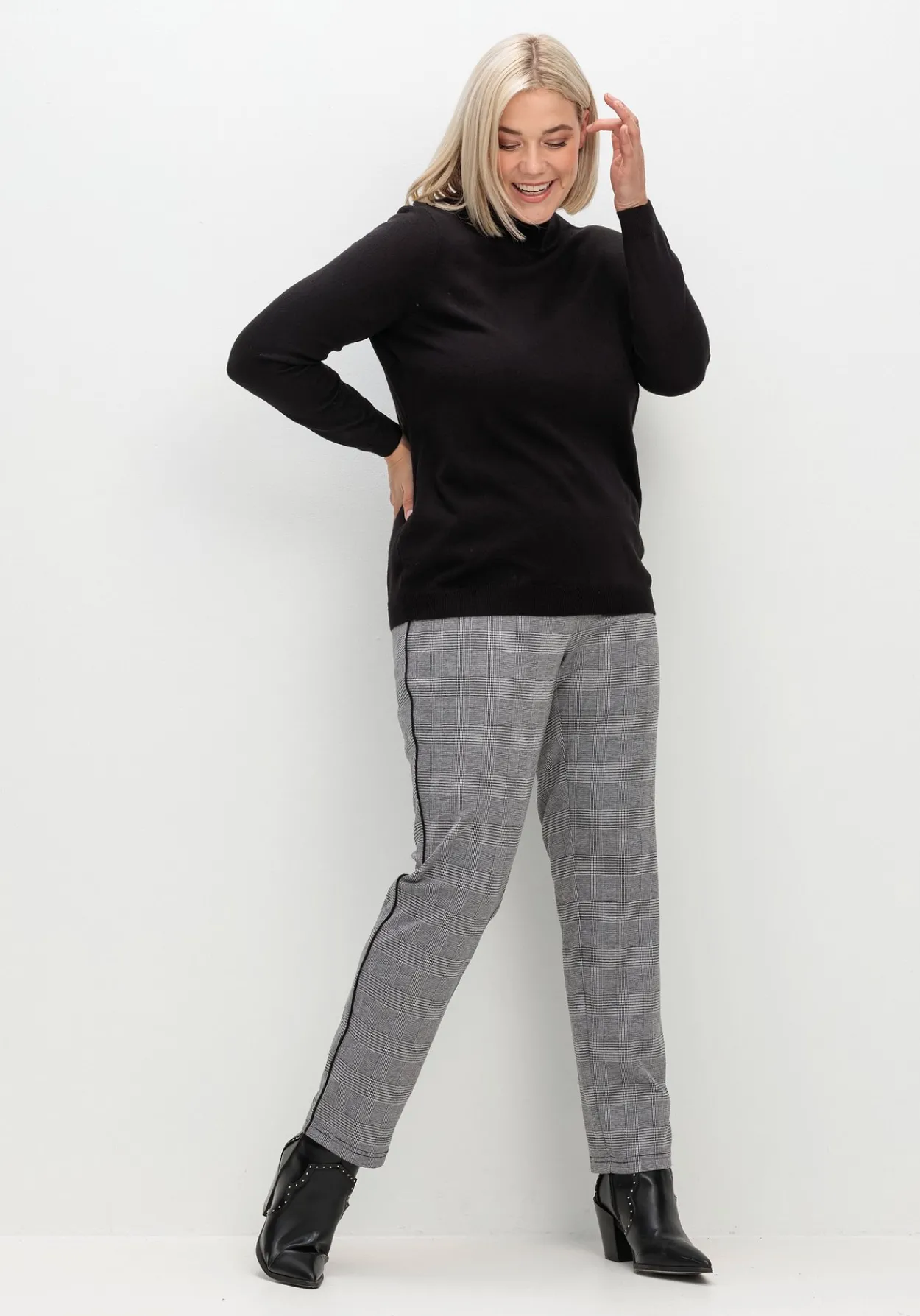 Schmale Hose mit grafischem Muster und Stretchbund<sheego Discount