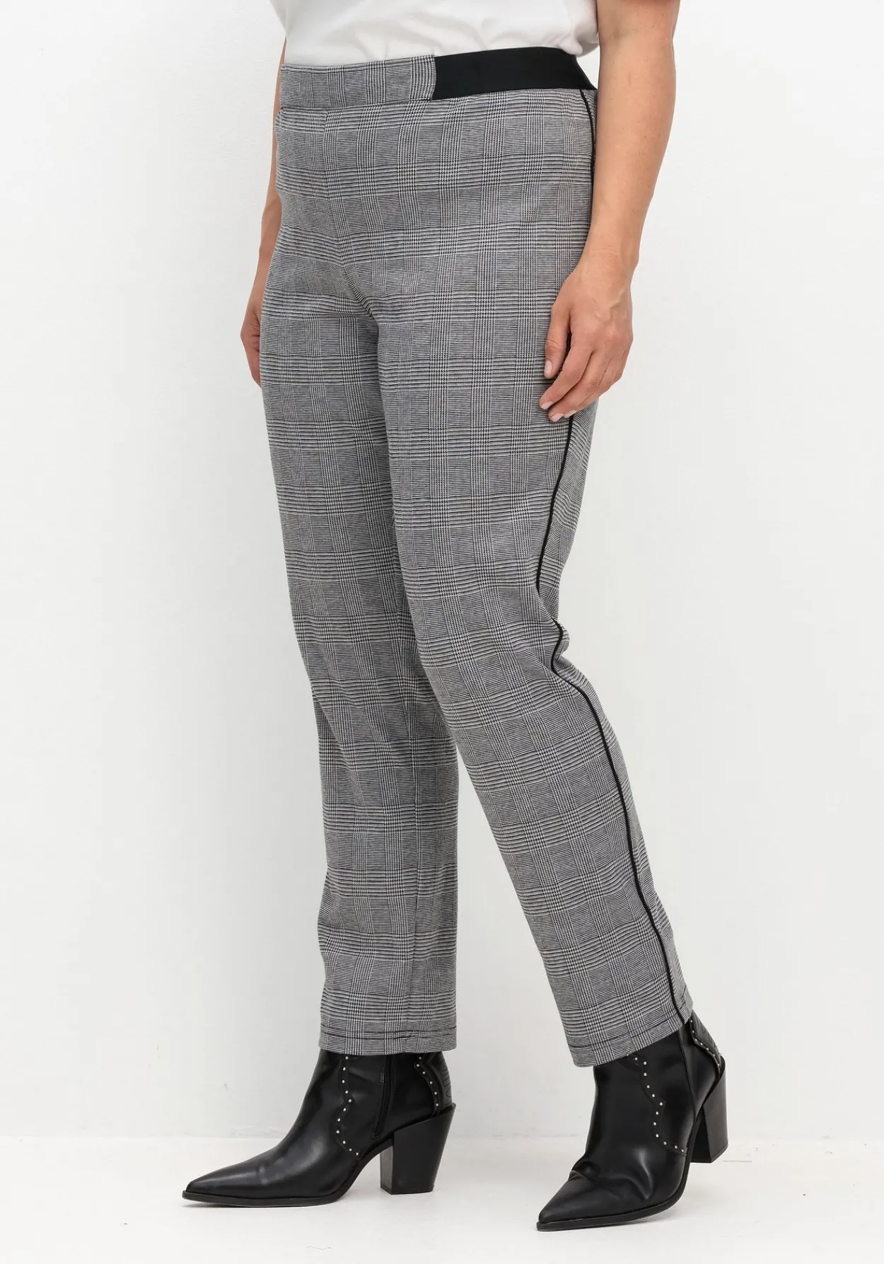 Schmale Hose mit grafischem Muster und Stretchbund<sheego Discount