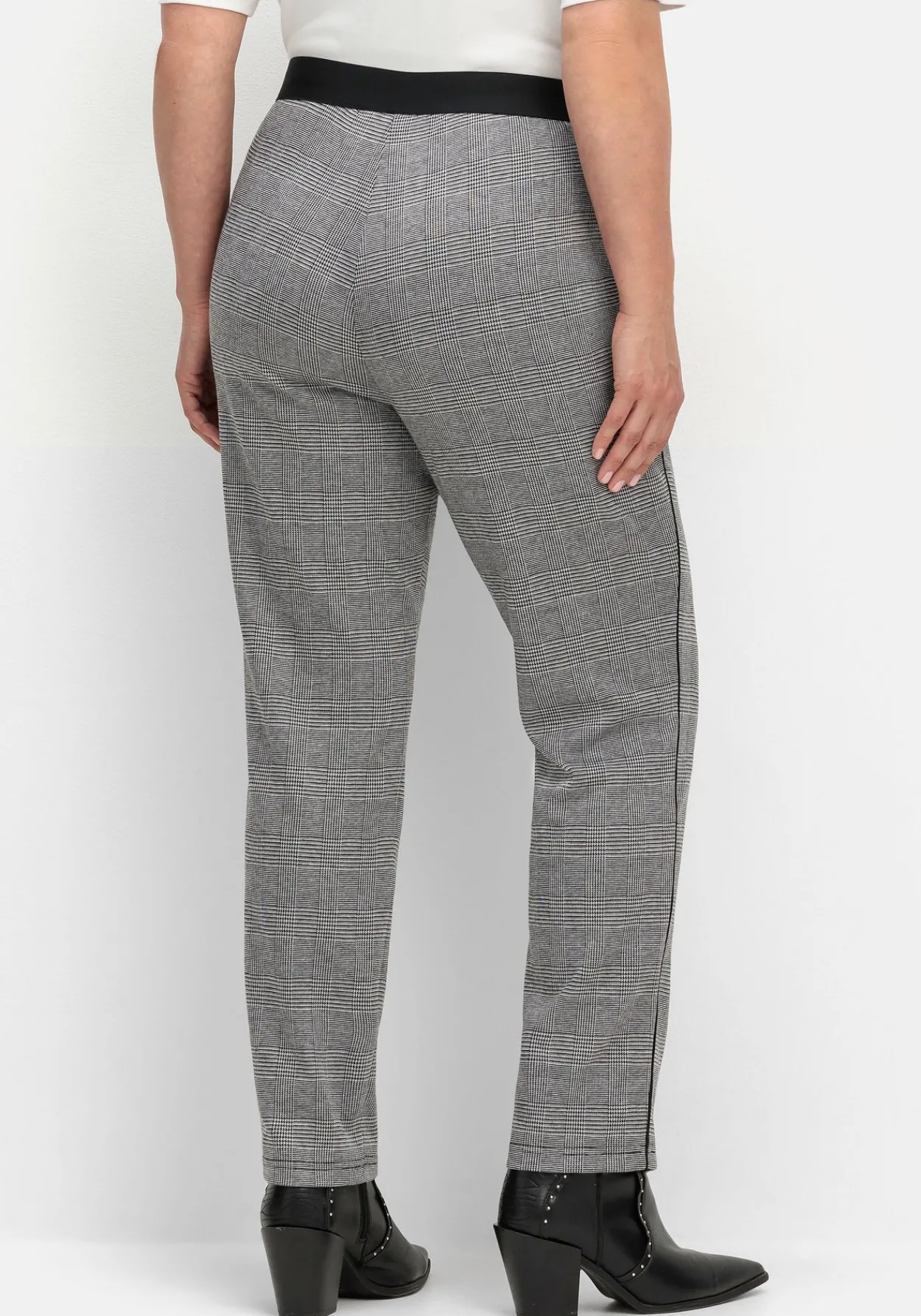 Schmale Hose mit grafischem Muster und Stretchbund<sheego Discount