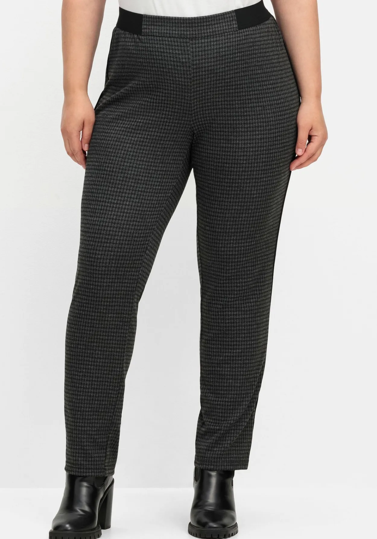 Schmale Hose mit grafischem Muster und Stretchbund<sheego Best