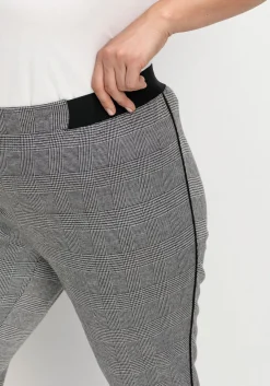 Schmale Hose mit grafischem Muster und Stretchbund<sheego Discount