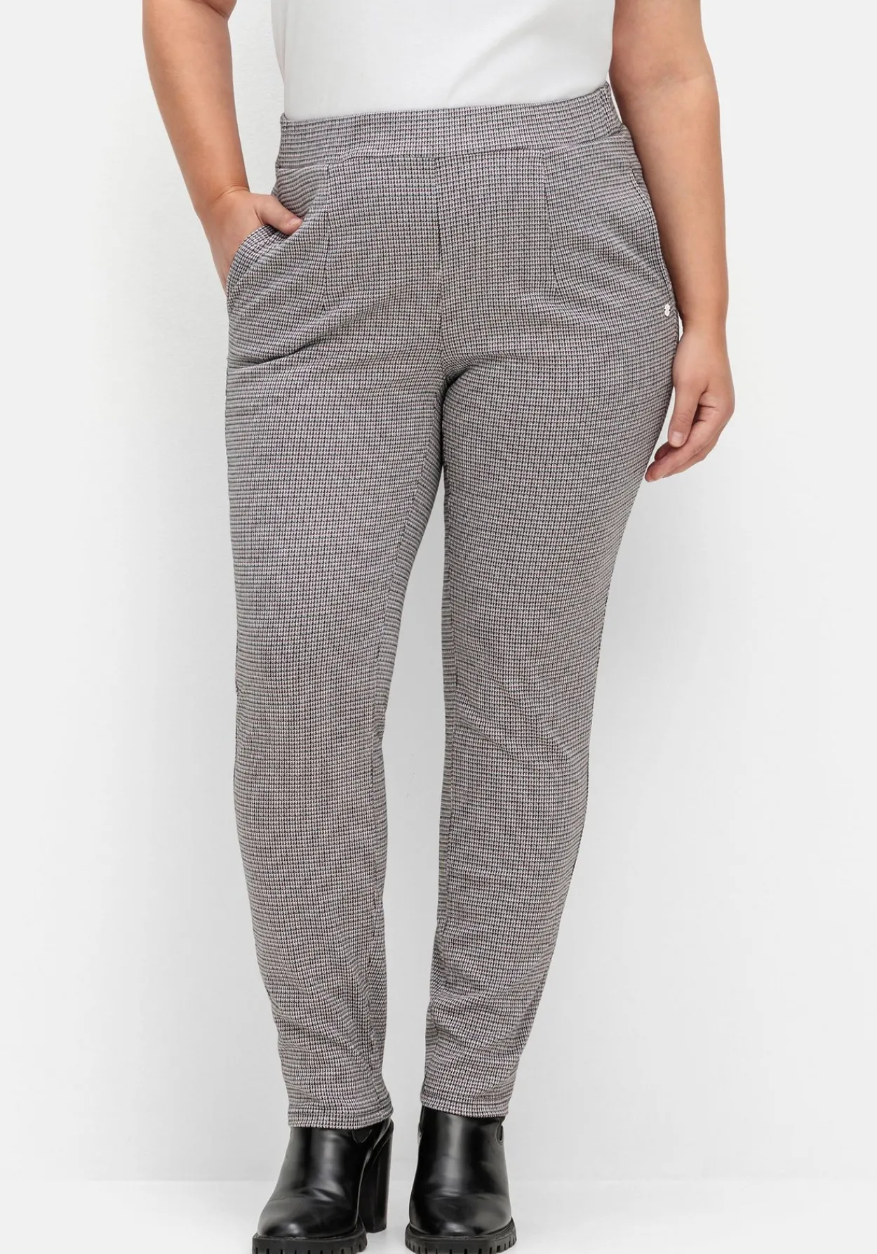 Schmale Hose mit Karomuster und Stretchbund<sheego New
