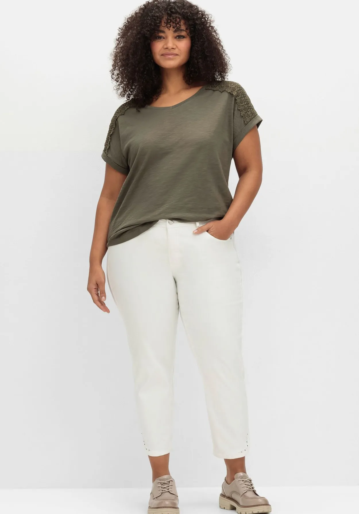 Schmale 7/8-Jeans mit Glitzersteinen am Saum<sheego Hot