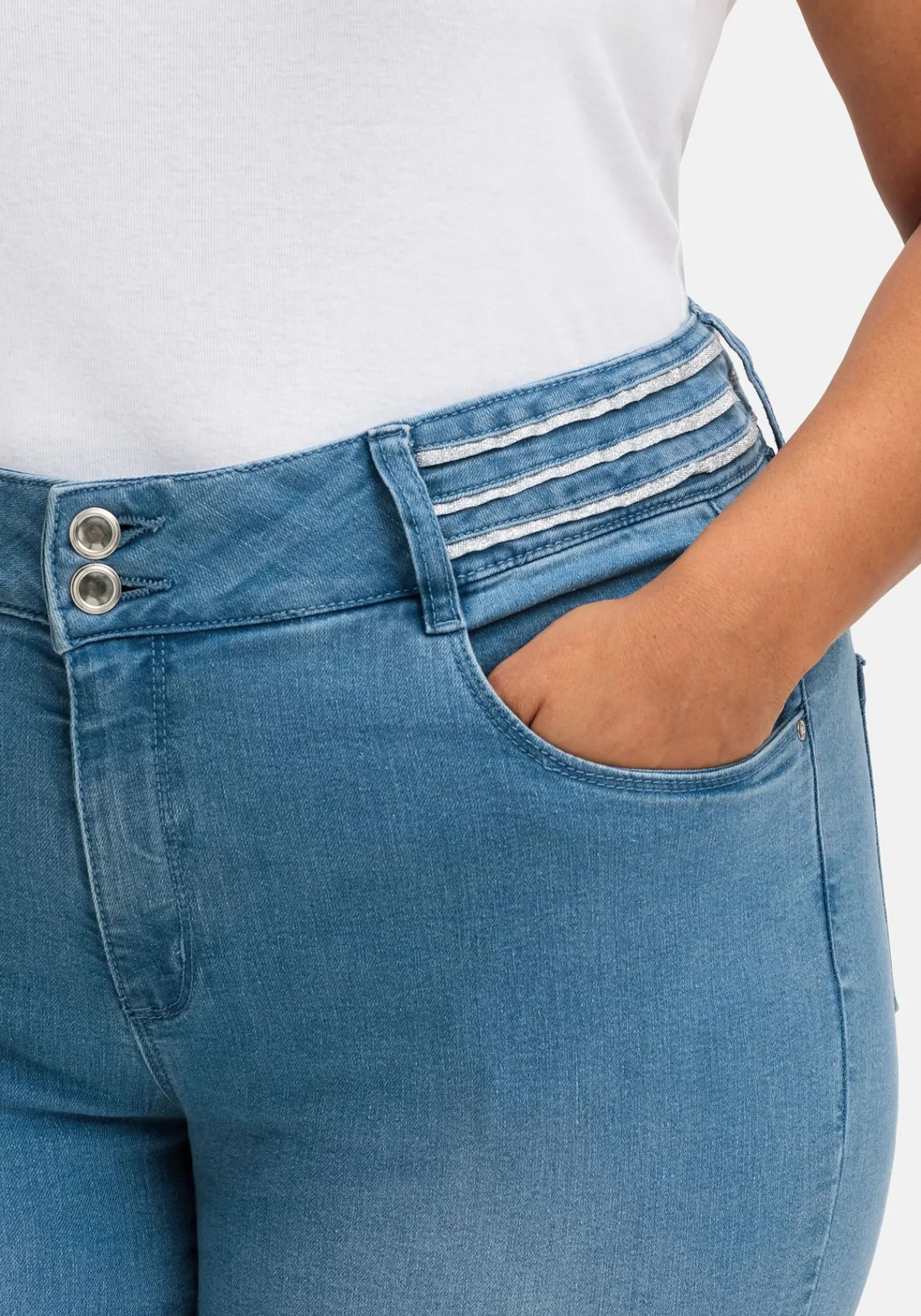 Schmale Jeans mit Glitzer-Zierband am Bund<sheego Online