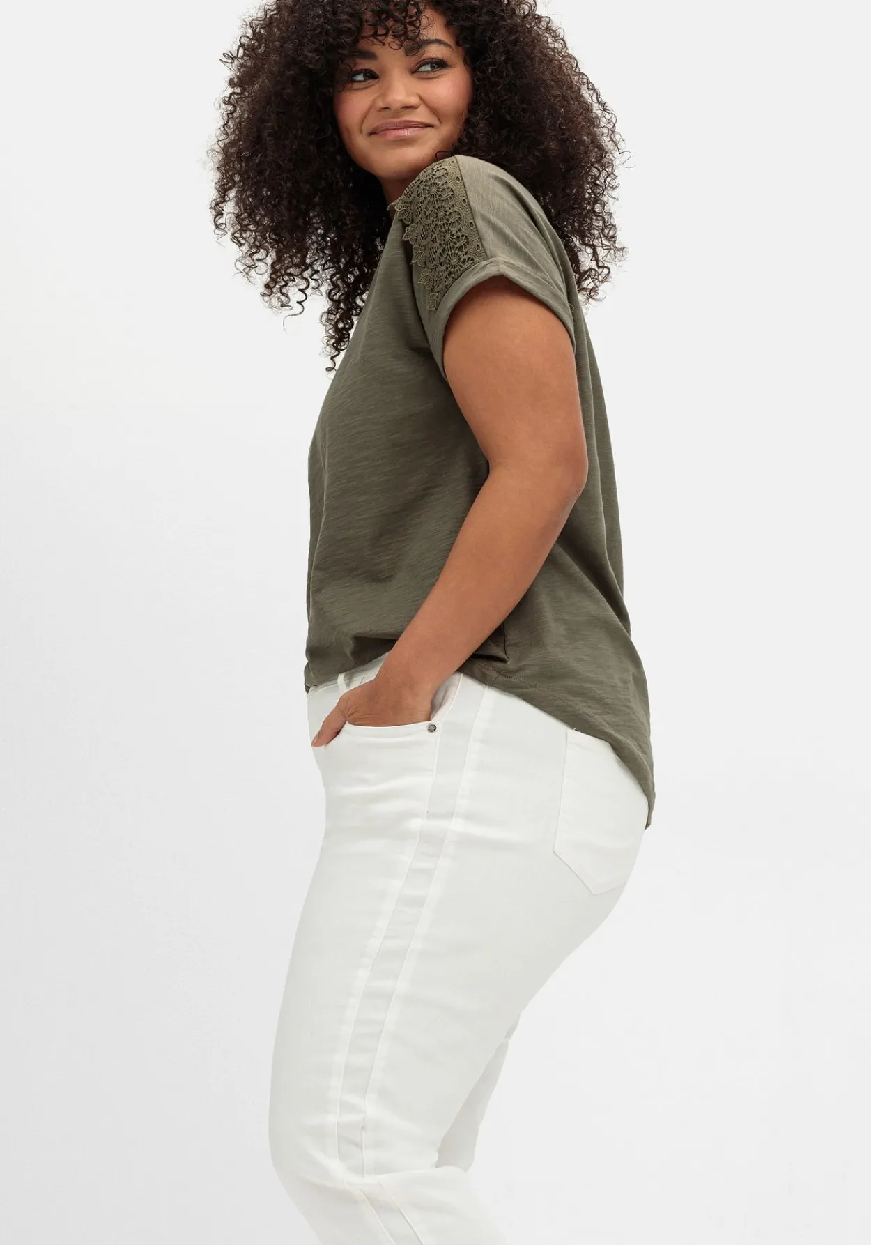 Schmale 7/8-Jeans mit Glitzersteinen am Saum<sheego Hot