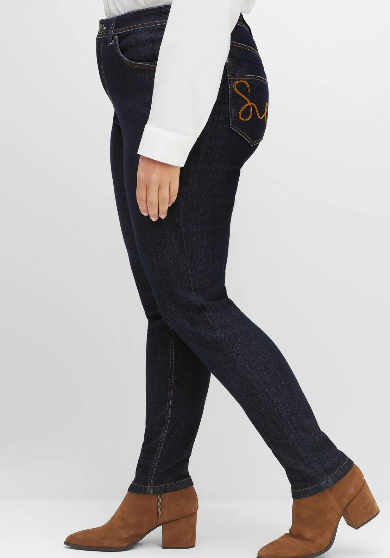 Schmale Jeans mit Kontrastnähten<sheego Discount