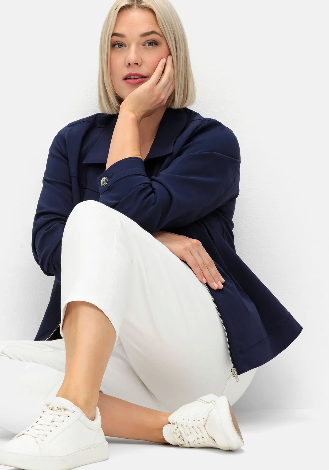 Schmale 7/8-Jeans mit Kontrasttape innen am Saum<sheego Online
