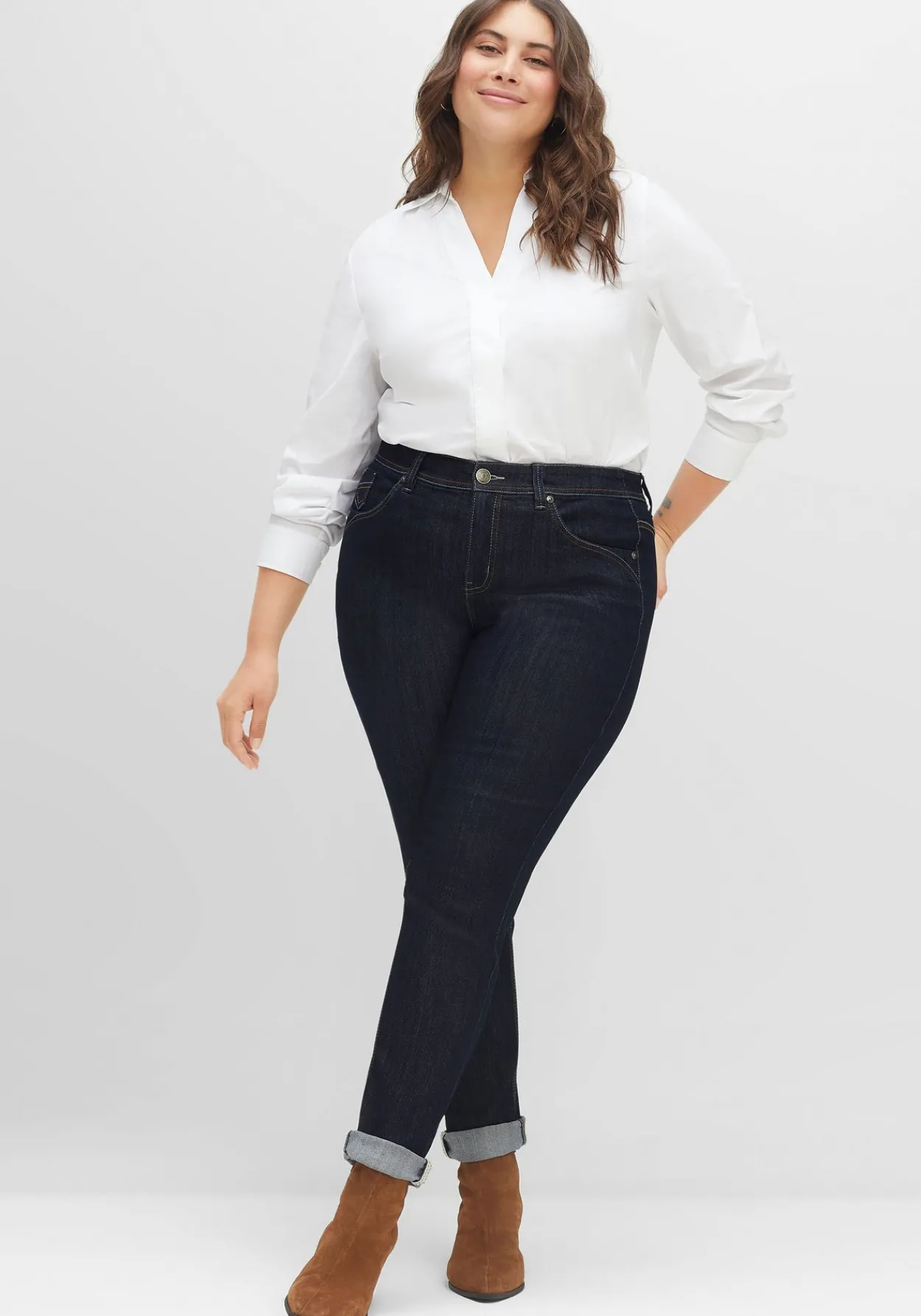 Schmale Jeans mit Kontrastnähten<sheego Discount