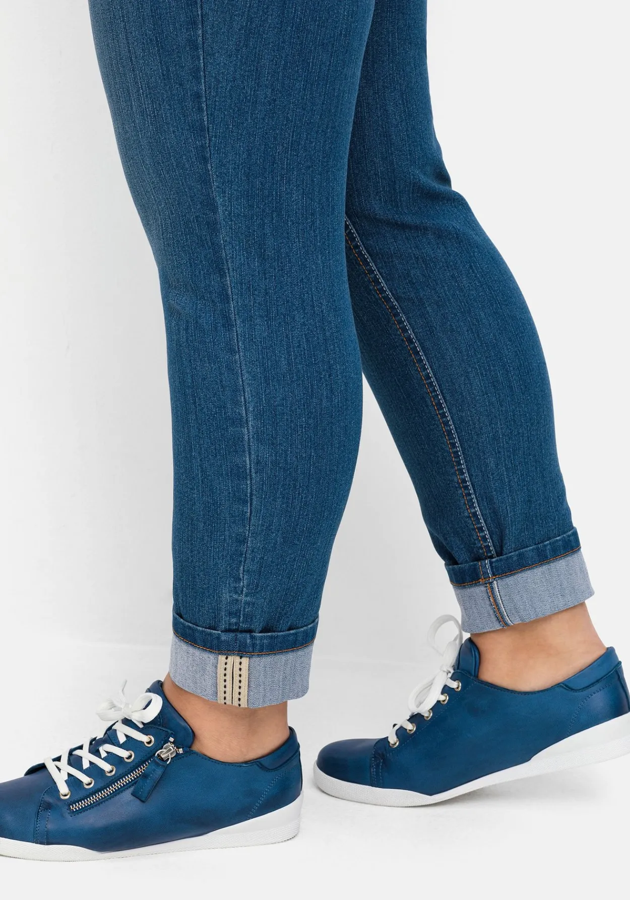 Schmale Jeans mit Kontrastnähten<sheego Fashion