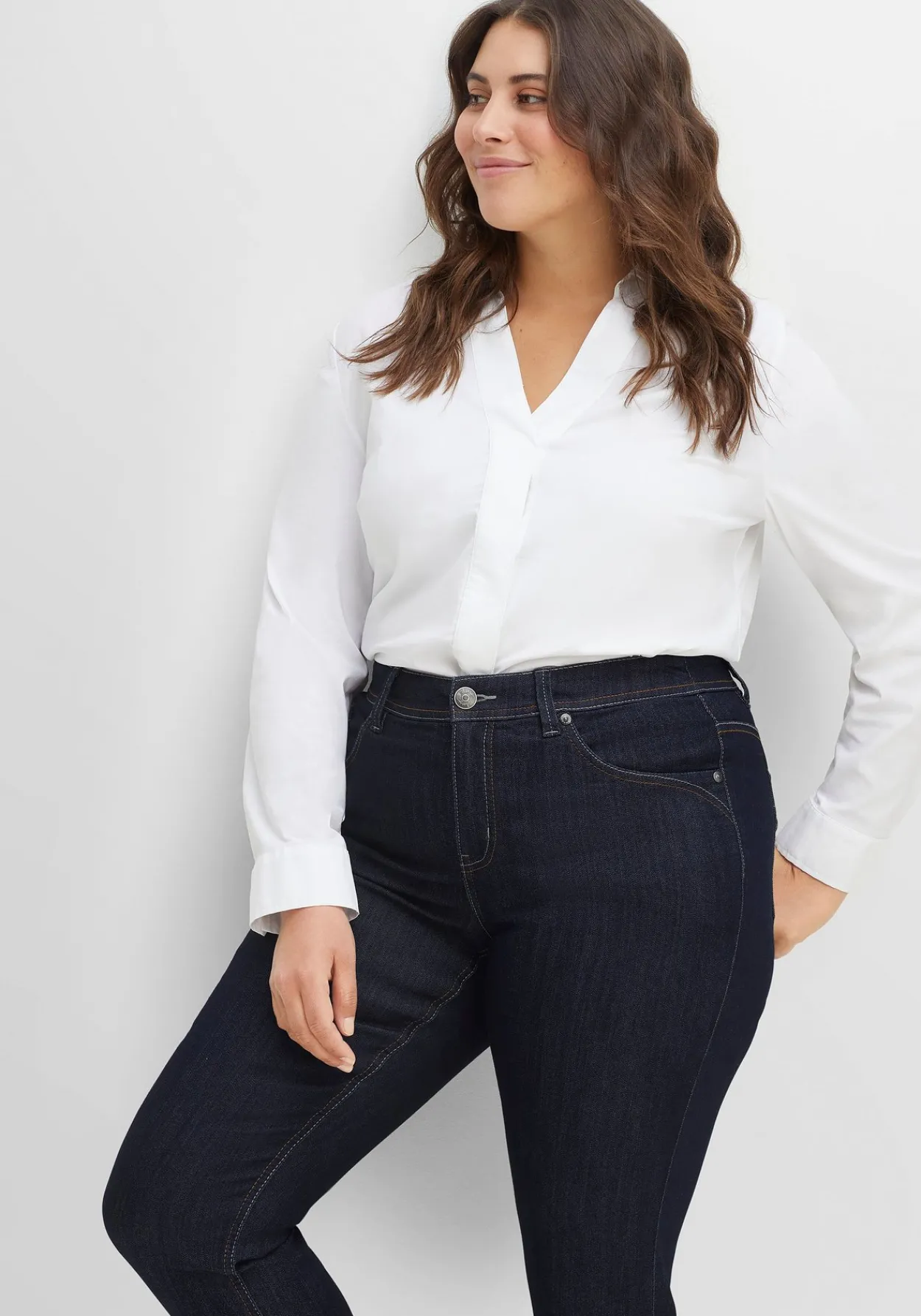 Schmale Jeans mit Kontrastnähten<sheego Discount