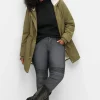 Schmale Jeans mit Ziernieten und Biesen<sheego Hot